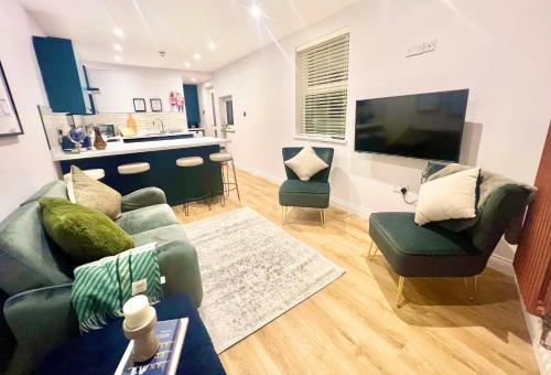 Gorgeous Newly Renovated 2 Double Bed Flat — 4-Star Luxury Hotel in Swansea, United Kingdom