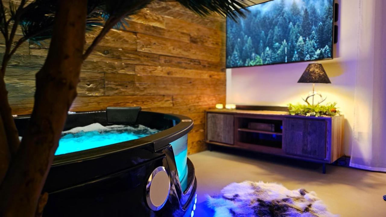 Aparthotel ZATOR Natural 56 jacuzzi in Zator, Poland