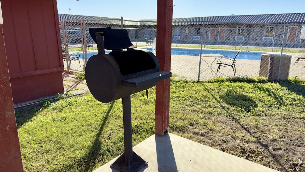 Regency Inn Hondo - photo 28