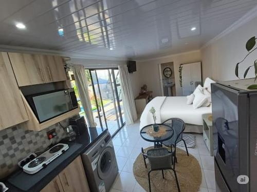 Stylish Studio in Tableview Stay