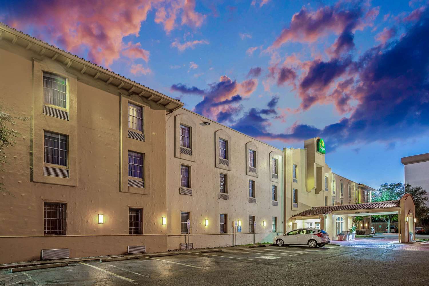 La Quinta Inn by Houston Greenway Plaza Medical Area - photo 23