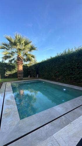 White Beach Villa 2 Luxury — 4-Star Luxury Hotel in Velipoje, Albania