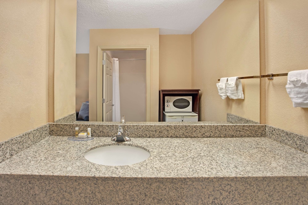 Days Inn by Wyndham Marietta White Water - photo 15