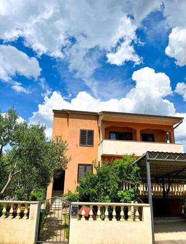 Spacious apartment with free parking and garden in calm area — 4-Star Luxury Hotel in Zadar, Croatia