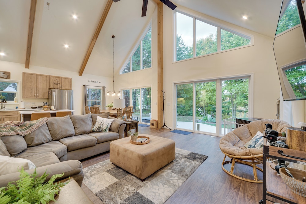 Waterfront Webster Cabin with Dock on Warner Lake — 4-Star Luxury Hotel in Siren, United States