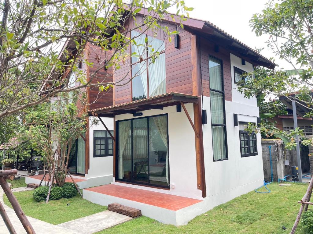 Baanrongmai Canal Front Homestay — 4-Star Luxury Hotel in Bangkok, Thailand
