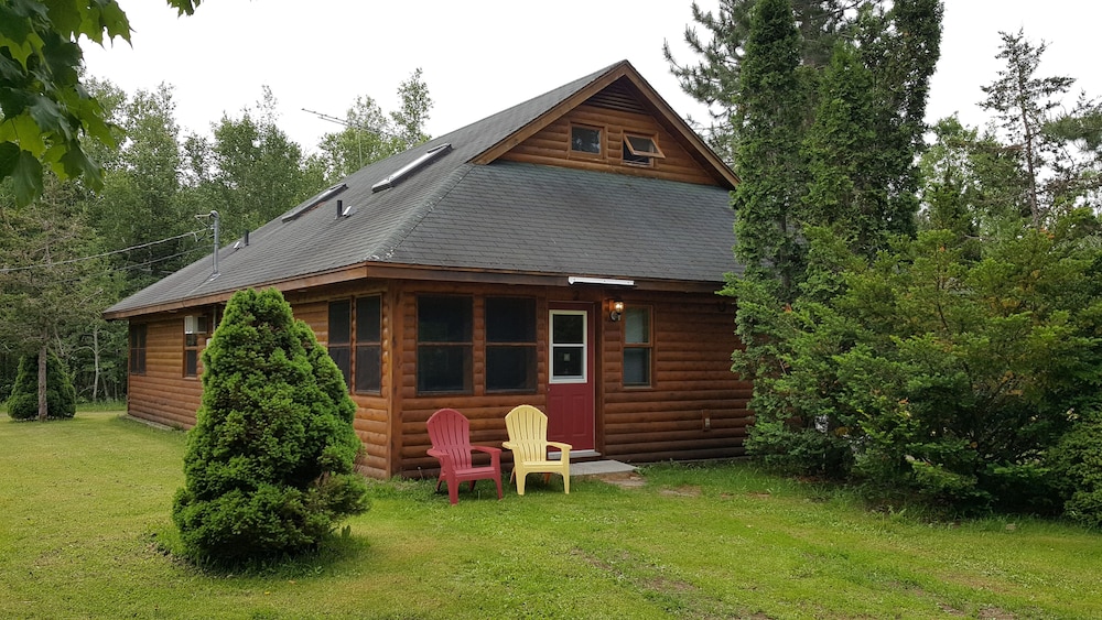 Kouch Chalets — hotel in Miramichi