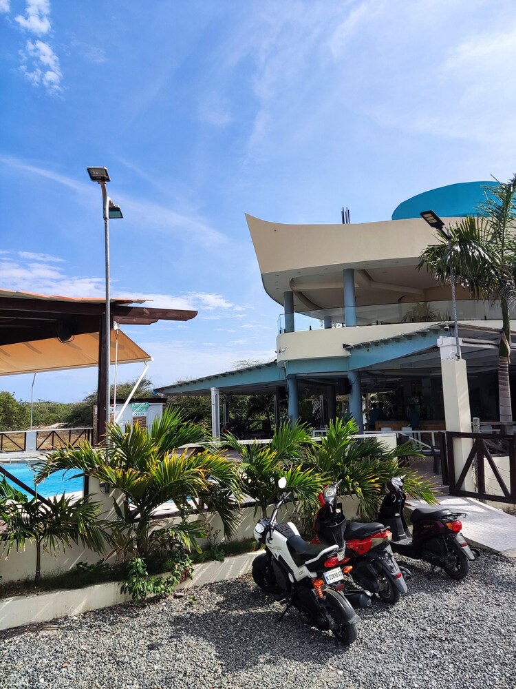 Hotel El Barco — Azua