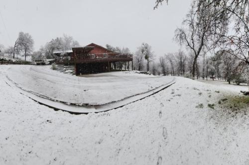 10 acre Forest Villa Single Floor Hot tub Patio — 4-Star Luxury Hotel in Oakhurst, United States