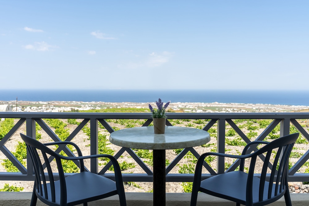 Ampelos Executive Houses — 4-Star Luxury Hotel in Pyrgos, Greece