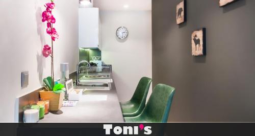 Toni's Studio For Couples Near Acropolis Museum — 4-Star Luxury Hotel in Athens, Greece