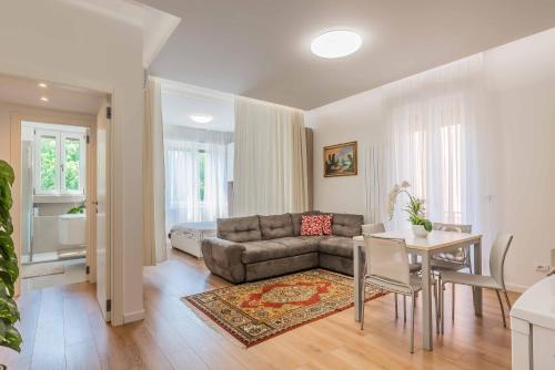 Luxury apartment Malpensa — 4-Star Luxury Hotel in Cardano Al Campo, Italy