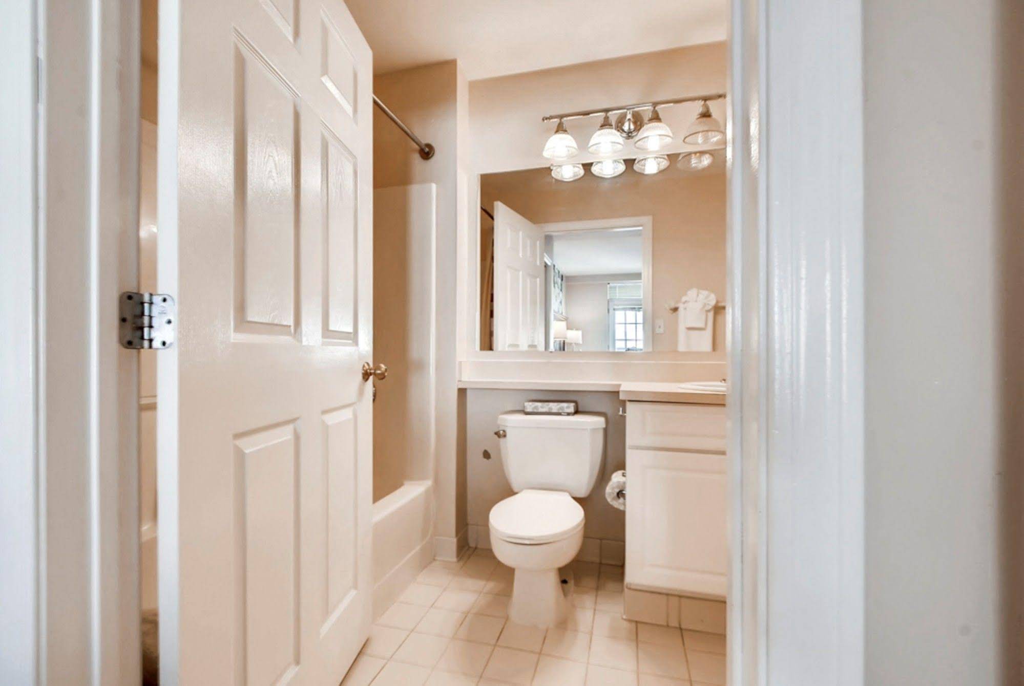 Global Suites at Victory Gardens - photo 2