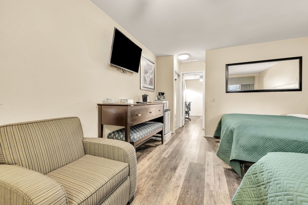 Scottish Fairway Inn - photo 9