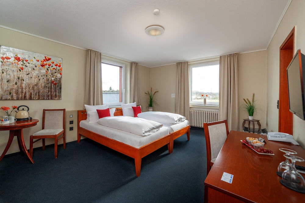 Hotel Omega — hotel in Moers