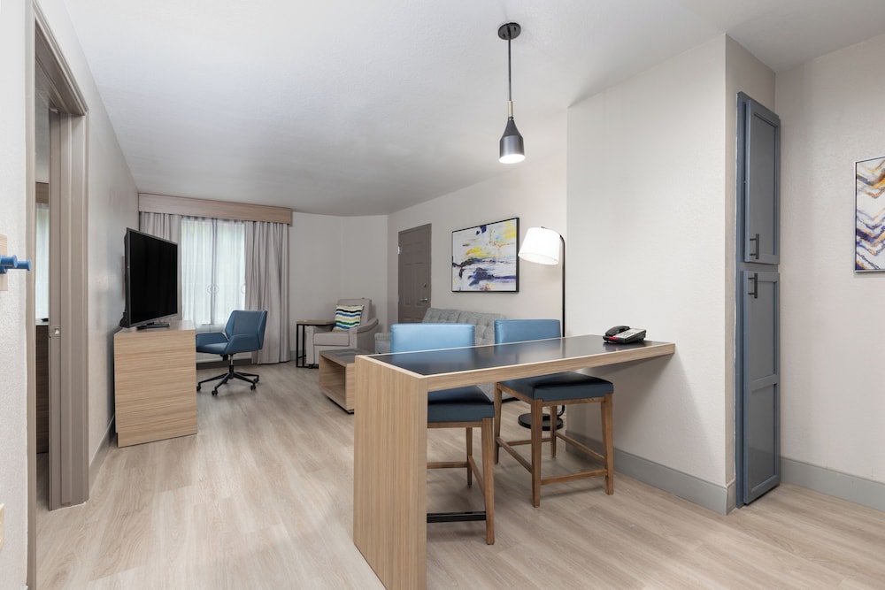 Candlewood Suites Houston by IHG - photo 2