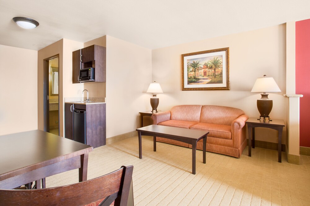 Holiday Inn Express & Suites Yuma by IHG - photo 12