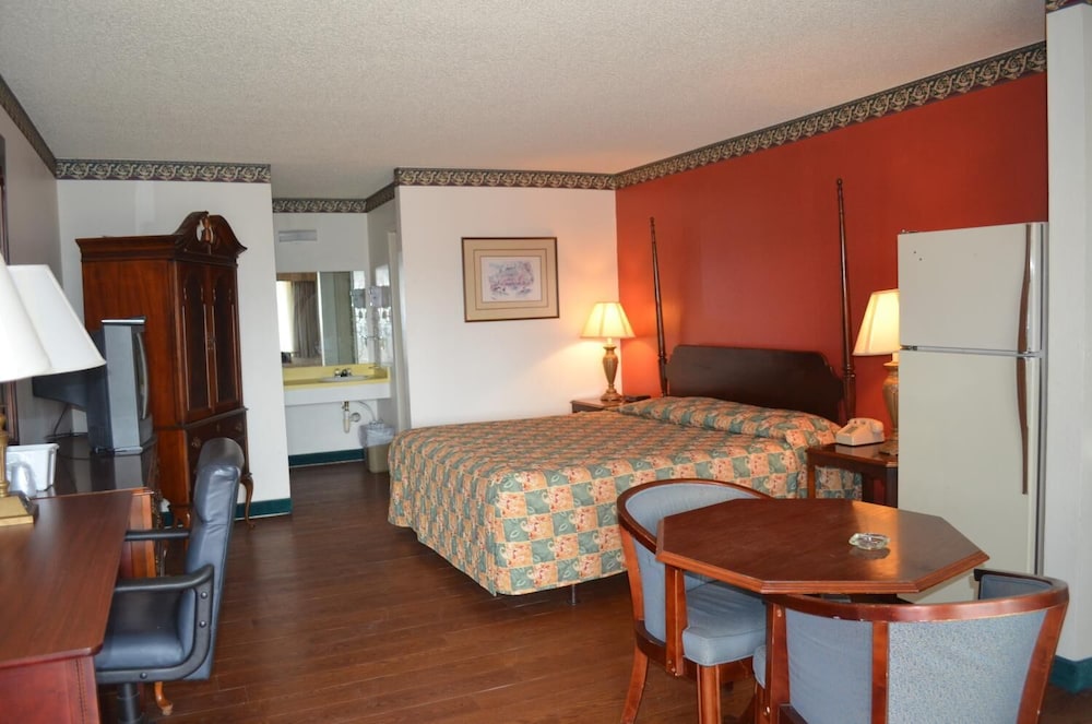 Granbury Inn & Suites in Granbury, United States
