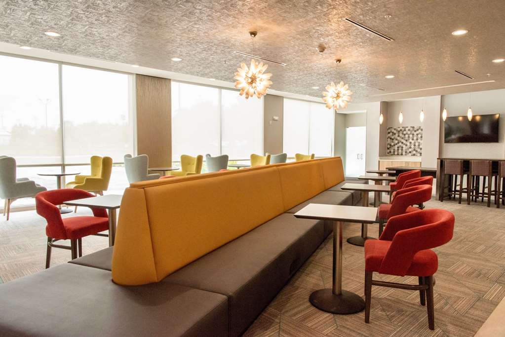 La Quinta Inn & Suite by Wyndham Lake City - photo 5