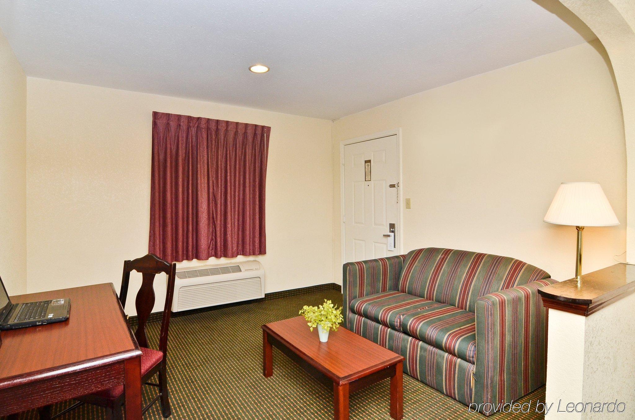 On Econo Lodge - photo 5