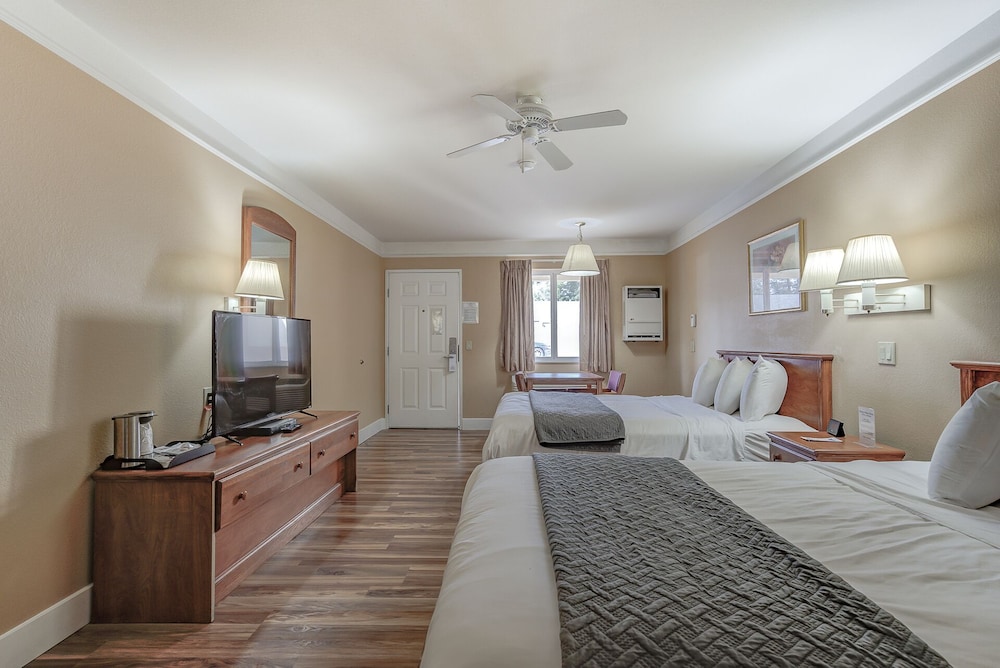 Shasta Pines Motel & Suites - photo 20