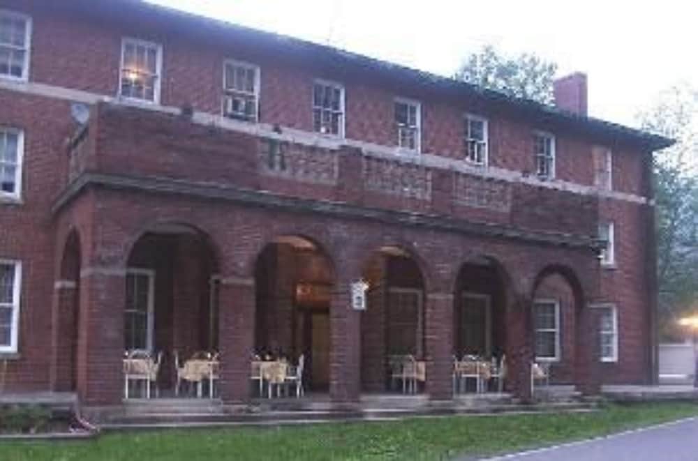 Elkhorn Inn & Theatre - photo 26