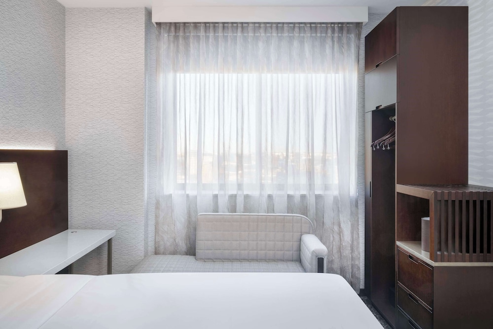 DoubleTree by Hilton Long Island City NY - photo 12