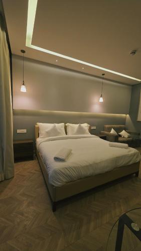 The LuxeLay