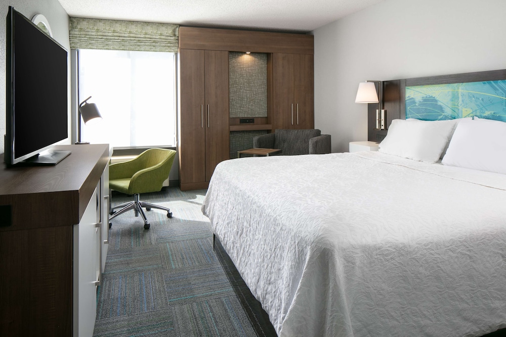Hampton Inn Iowa City Coralville - photo 11