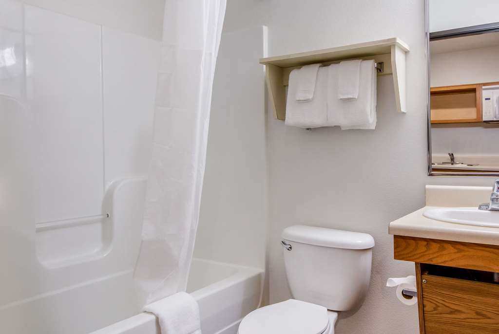 WoodSpring Suites Houston Baytown - photo 9