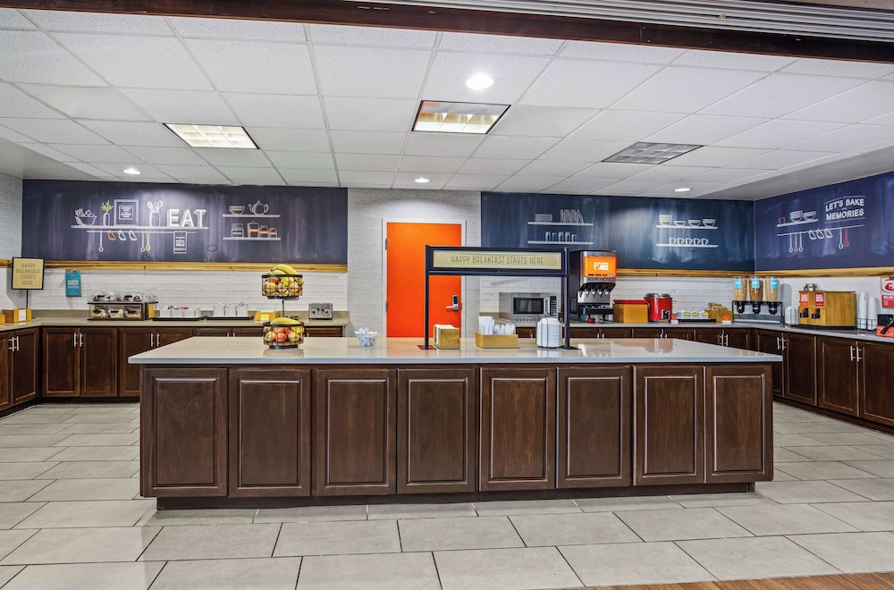 Hampton Inn Selma - photo 25
