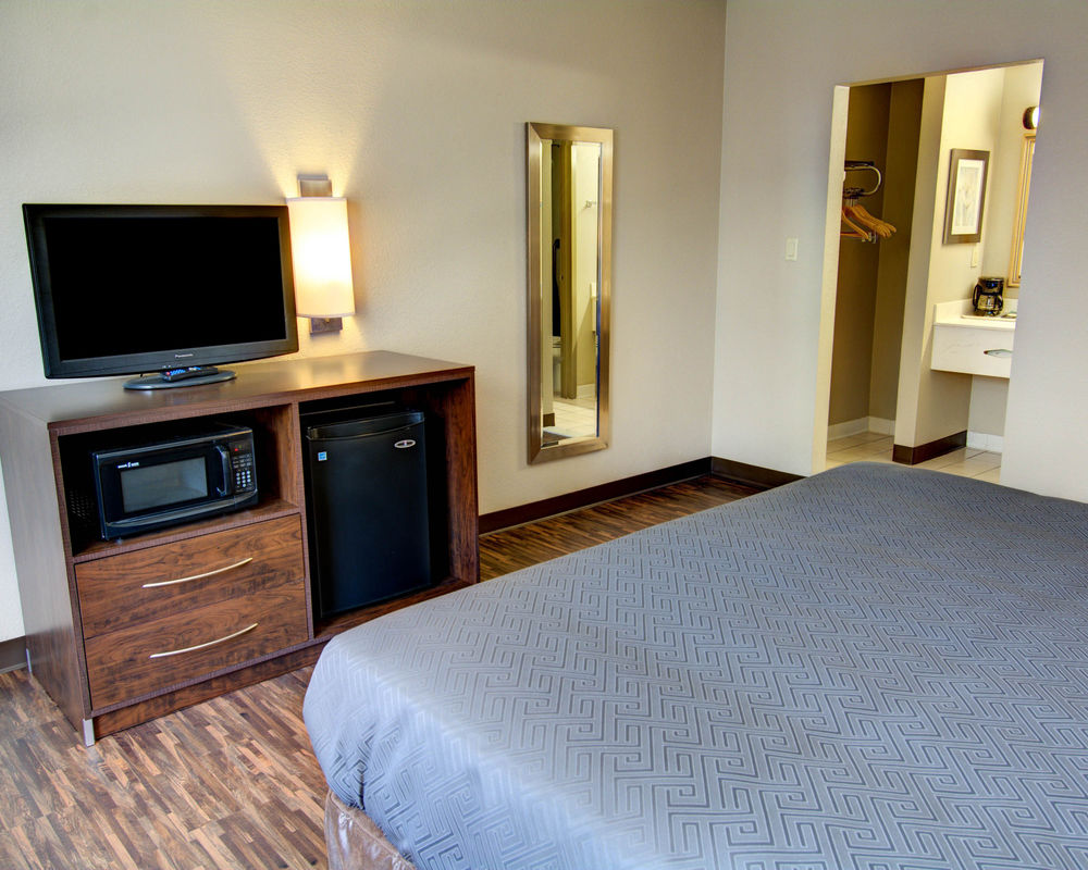 Econo Lodge Takoma Park - photo 21