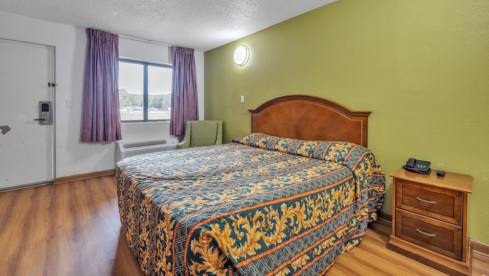 Studios and Suites 4 Less Emporia - photo 9