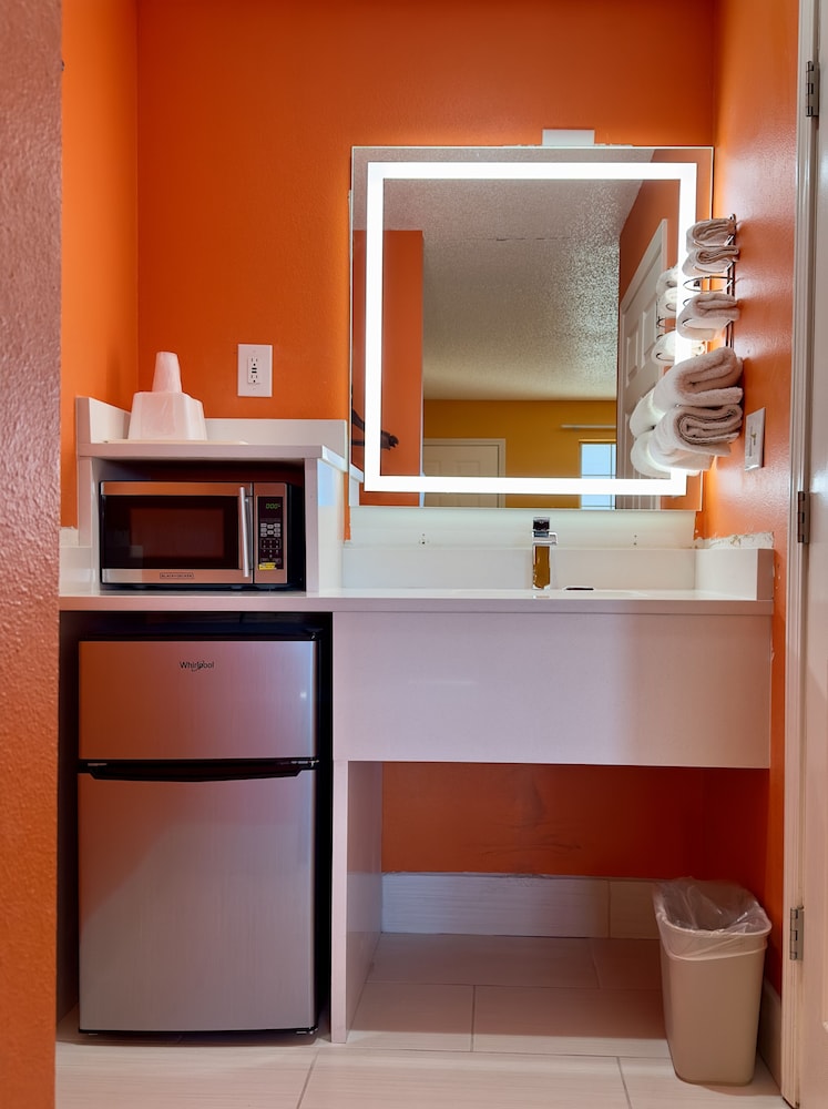 Razorback Inn - photo 9