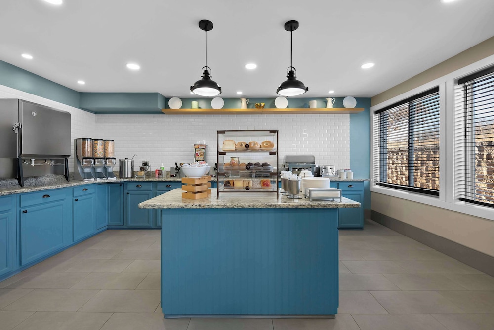 Country Inn & Suites by Radisson Coon Rapids MN - photo 2