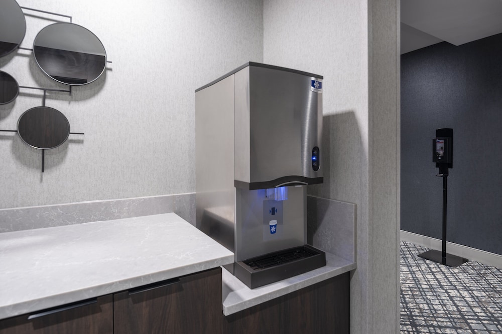 Holiday Inn Express Boston Logan Airport Revere by IHG - photo 43