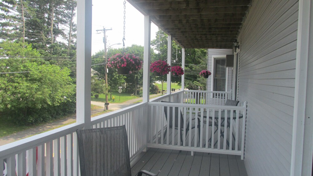 The Lynwood Inn - photo 12