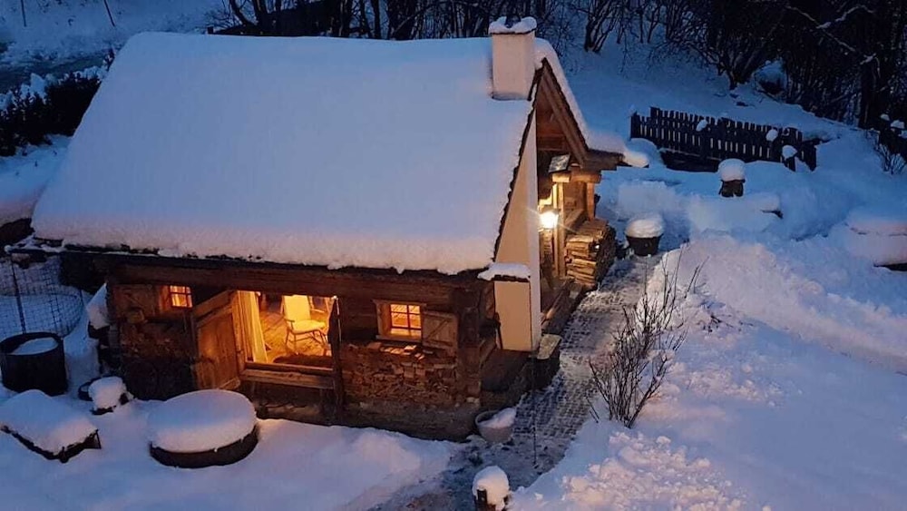 Chaletdorf Eggerfeld — 4-Star Luxury Hotel in Flattach, Austria