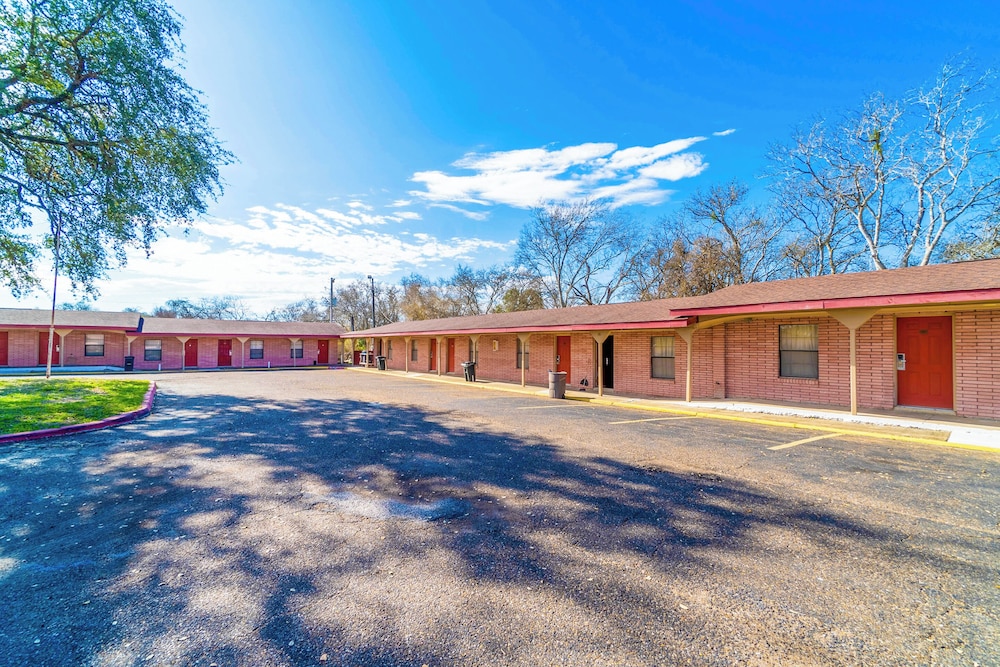 Oyo Hotel Beeville Us 181 - photo 101