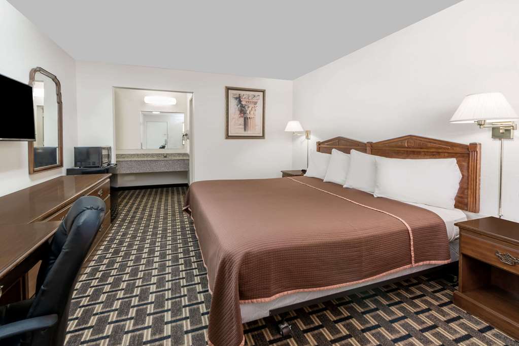 Knights Inn Slaton - photo 10