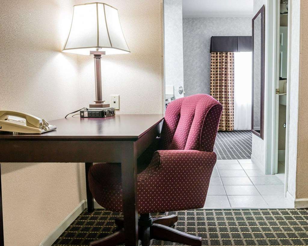 Econo Lodge & Suites Grand Rapids Airport - photo 9