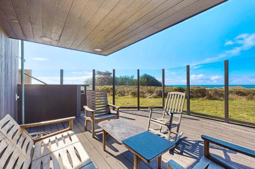 Rolling Waves Beach House — 4-Star Luxury Hotel in Sea Ranch, United States