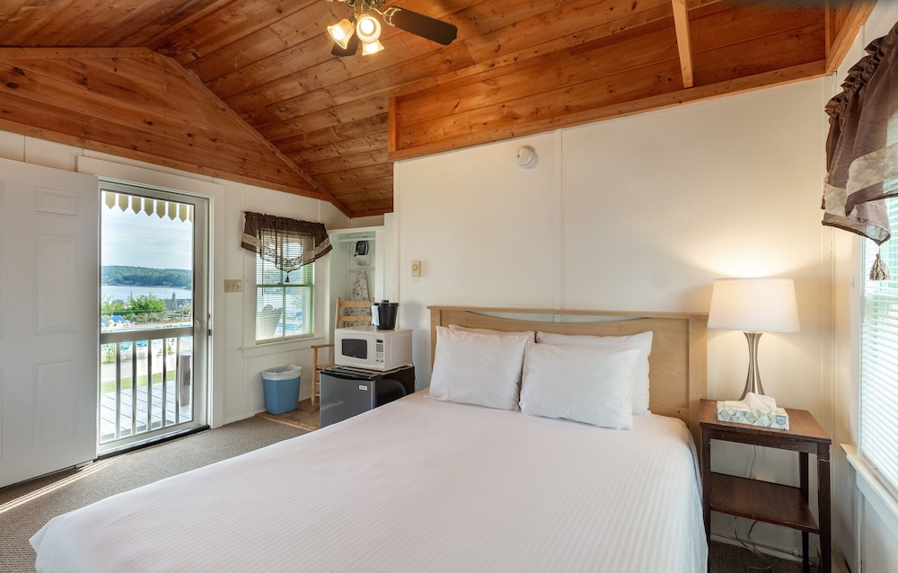 Half Moon Motel & Cottages - photo 15