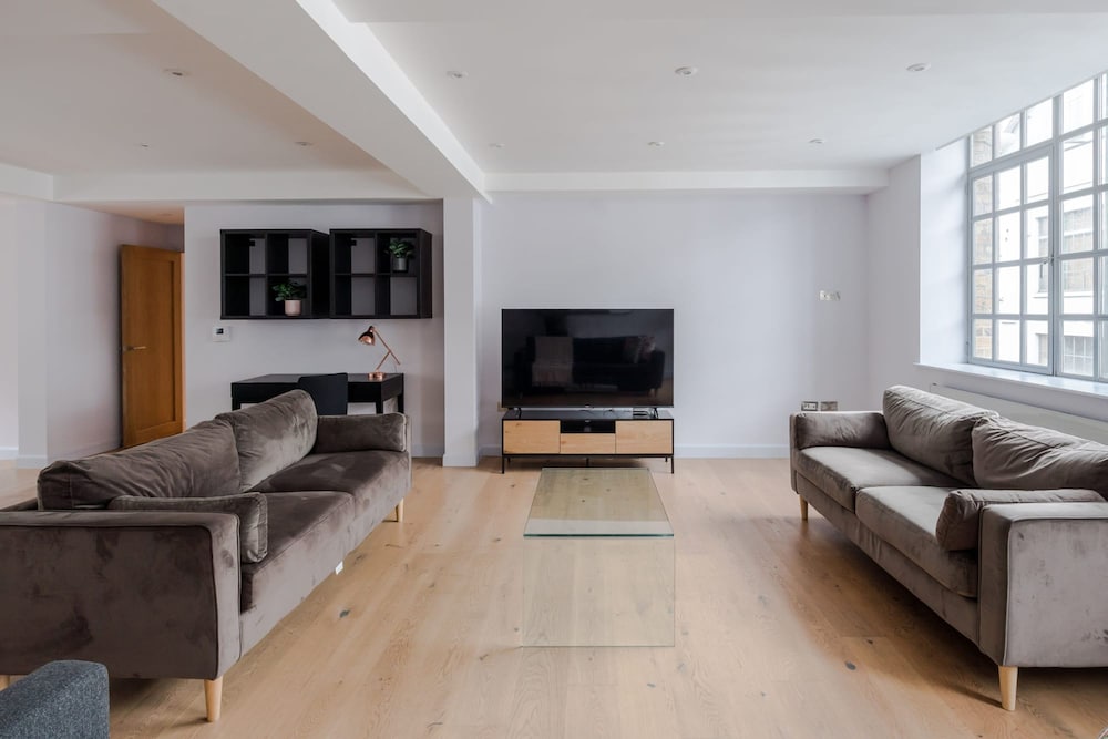 The Eyre Suite Two Farringdon by Frankie — 4-Star Luxury Hotel in London, United Kingdom