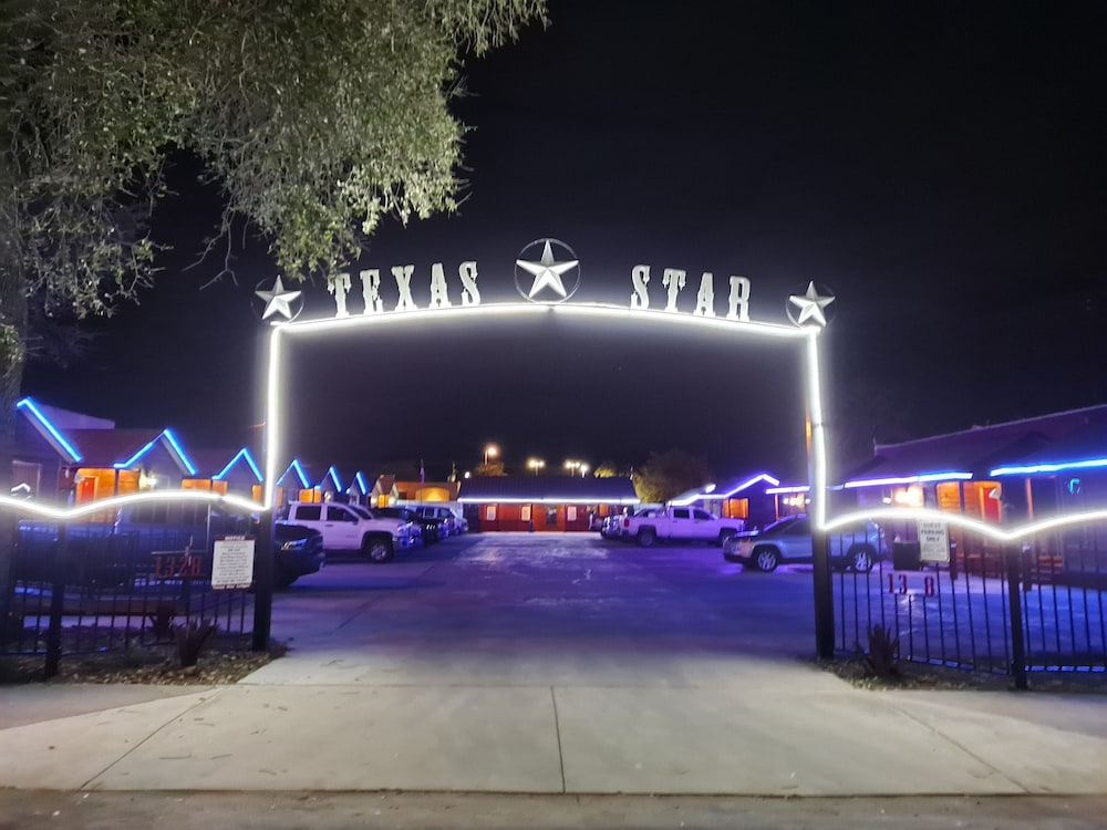 Texas Star Lodges — hotel in Floresville