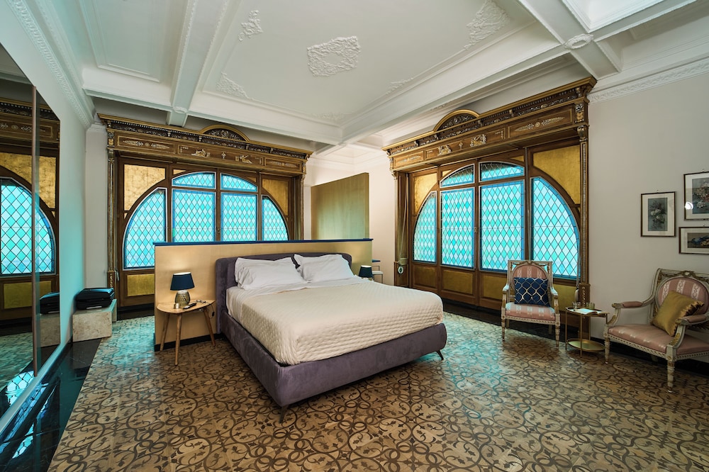 Glam Time in Genoa, Italy