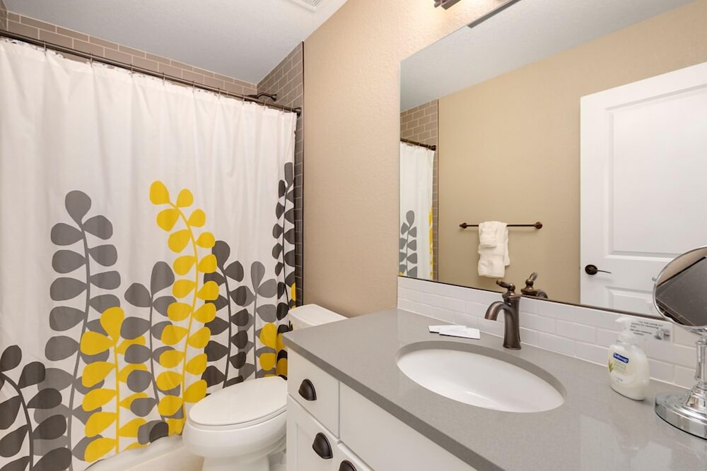 Amazing Urban Townhome near Breweries & River - photo 23