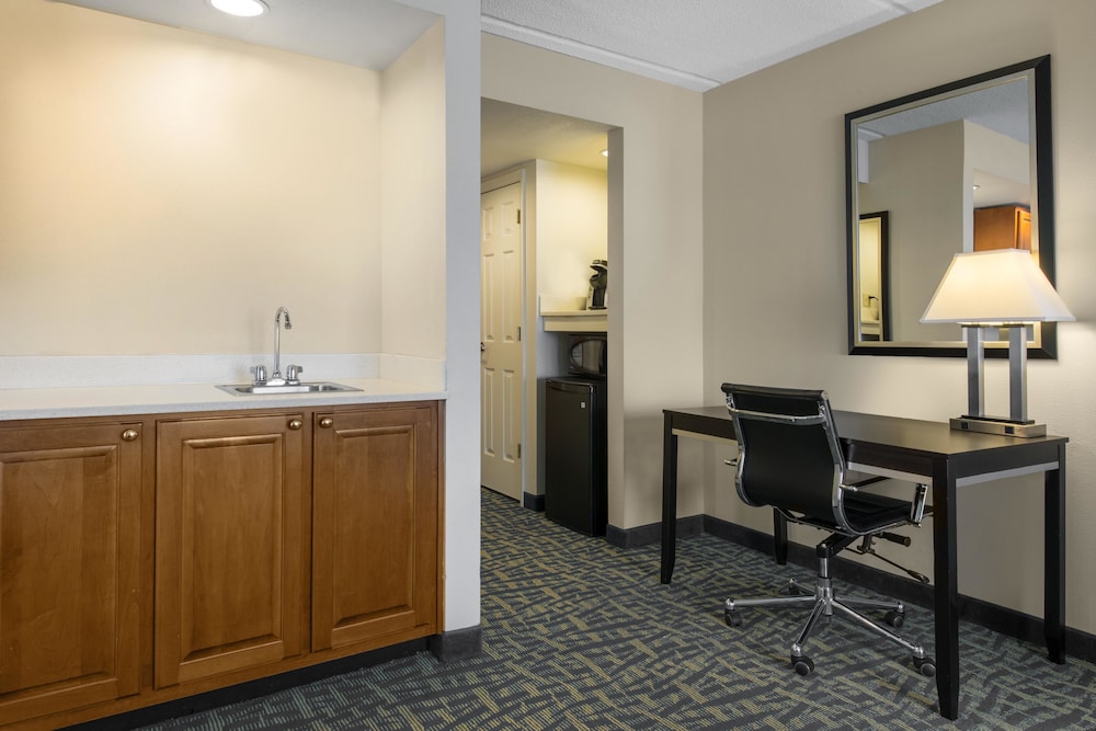 Holiday Inn Savannah S I 95 Gateway by IHG - photo 16