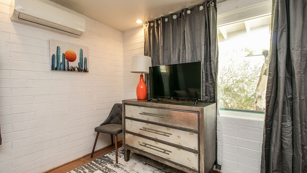 Bright & Cozy Mid Town Zen Yard Studio - photo 7