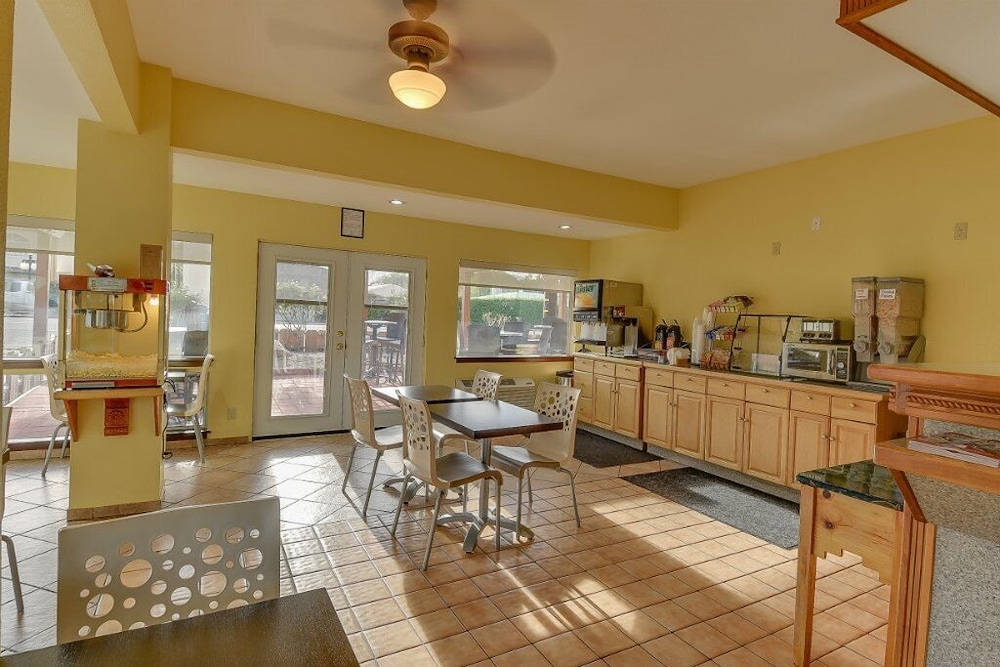 Vagabond Inn Bishop - photo 21